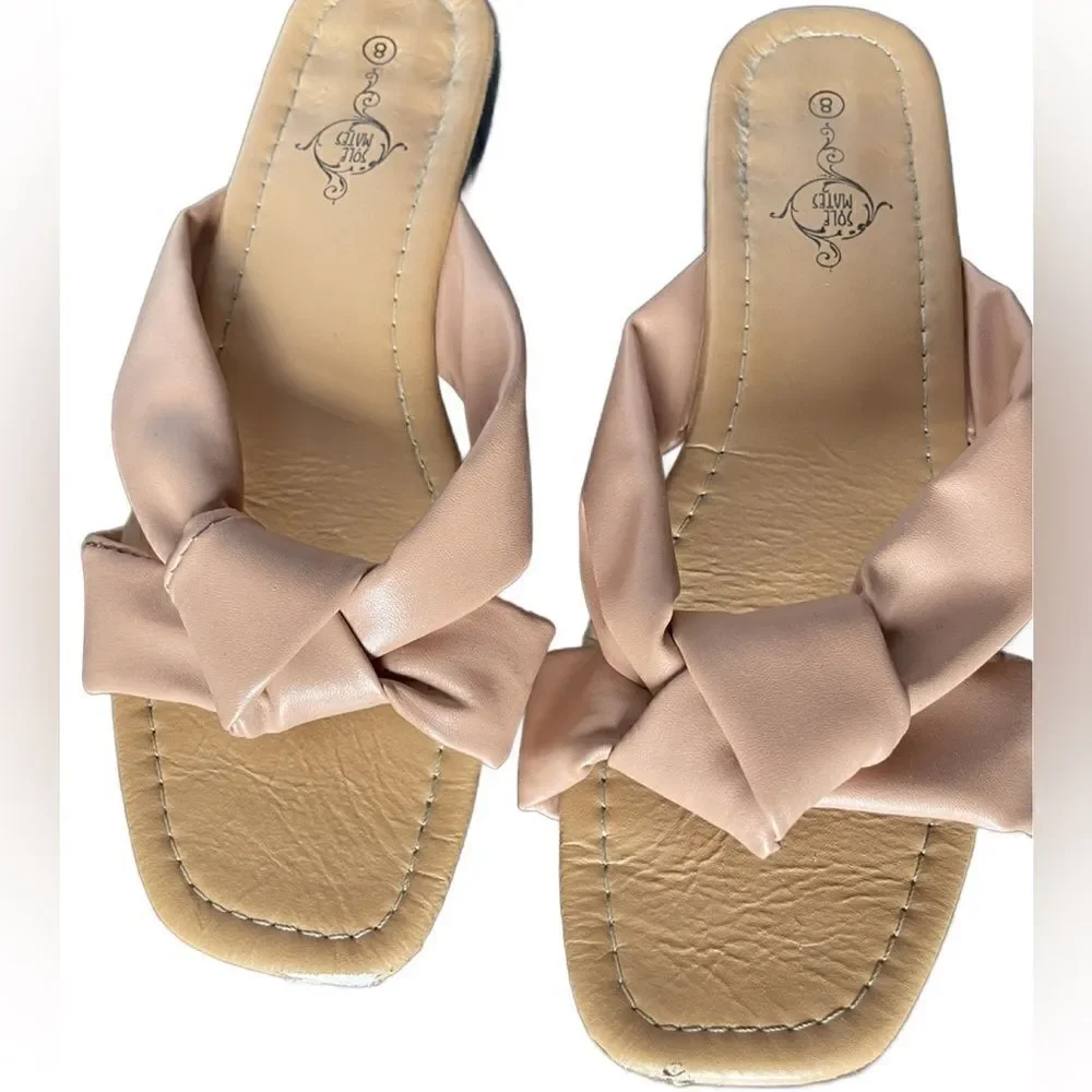 Sole Mates Pale Pink Knotted Slip On Flats with Square Toe (Size: 8)
